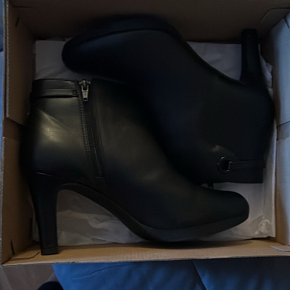 Clark’s Adriel Mae Black leather bootie size 9-1/2 - Picture 5 of 5